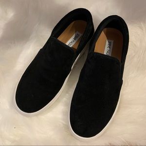 Steve Madden Gills black suede slip on size 7